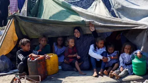 Devastating Conditions in northern Gaza as Military Tanks Push Forward